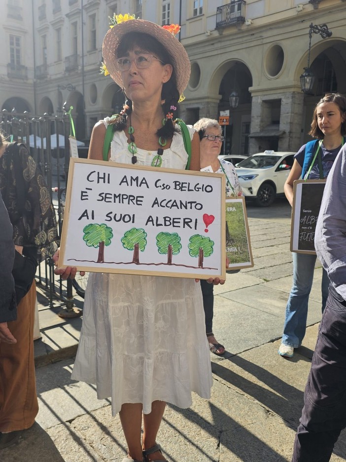 Una immagine della protesta di stamattina di fronte al Municipio