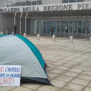 Disoccupati e precari in tenda di fronte alla Regione: &quot;Chiediamo assunzioni e sostegni al reddito&quot;