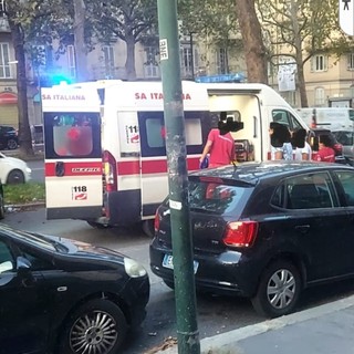 polizia e ambulanza dopo una rissa