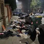 Vie di Torino trasformate in discariche a cielo aperto