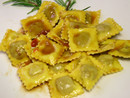 agnolotti e panettone - foto d'archivio