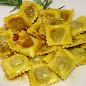 agnolotti e panettone - foto d'archivio