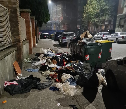 Vie di Torino trasformate in discariche a cielo aperto