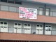 striscione appeso all'università