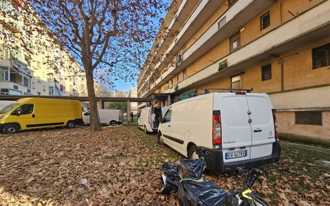 Dopo il rogo, sgomberati 12 alloggi in via Aosta