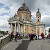 Nuove luci per il piazzale di Superga e per il pattinaggio nel parco Ruffini