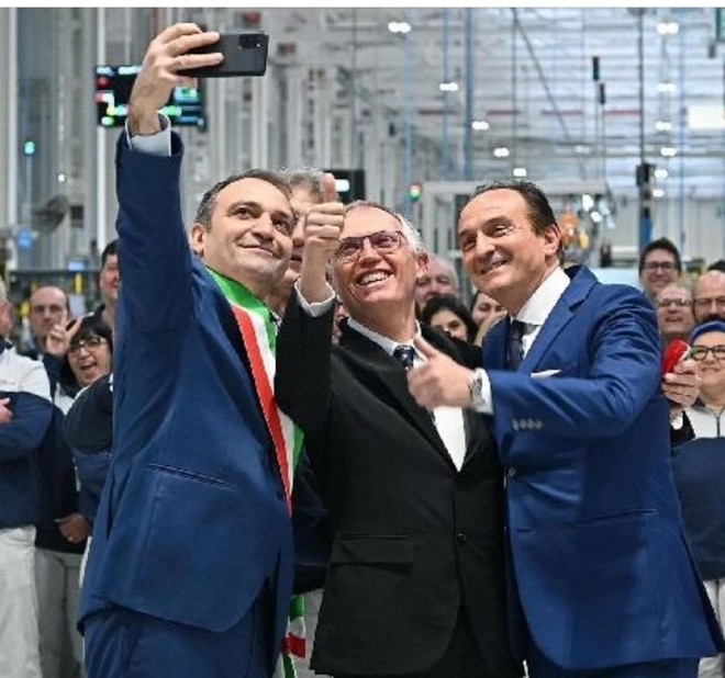 Stellantis e crisi auto, Lo Russo: &quot;Non rifarei il selfie-boomerang con Tavares&quot;