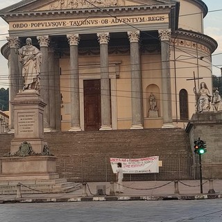 Striscione appeso alla Gran Madre di Dio