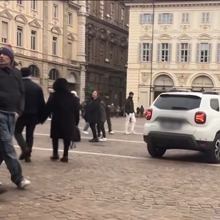 auto nella piazza centrale di Torino