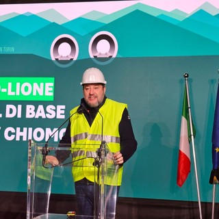 Salvini dà il via ai lavori del tunnel Tav: &quot;Come ponte sullo Stretto pronto nel 2032. In arrivo altri milioni per Valsusa&quot;