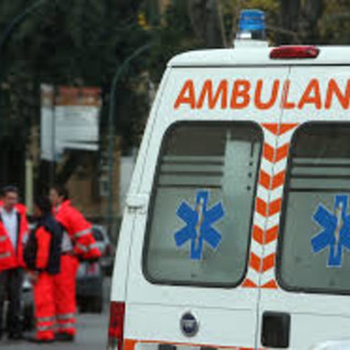 Ciclista muore travolto da un camion: il terribile incidente a Santena