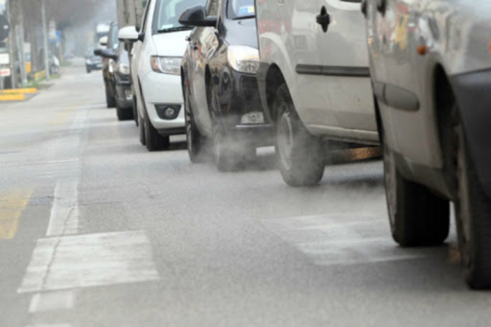 Smog, libera circolazione delle auto fino a lunedì 24 febbraio