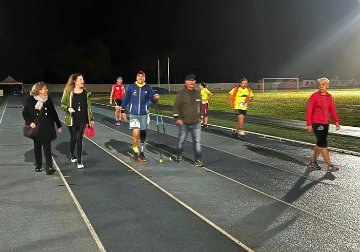 Beinasco celebra la nuova impresa di Salvatore Cutaia: corse tre maratone in meno di 24 ore