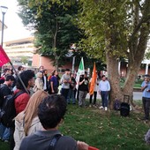 Sit-in per gli studenti aggrediti al Campus Einaudi, Pd e M5S: &quot;Grave silenzio di Cirio, Lega e FdI&quot; [VIDEO]