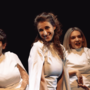 spettacolo teatrale con donne in scena