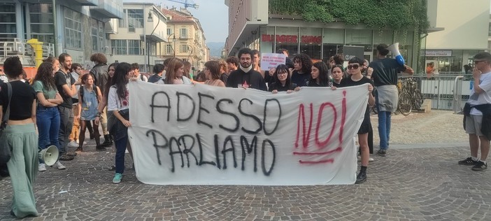 studenti contro meloni