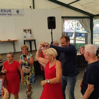 Una partita a petanque e un giro in balera: Lo Russo in visita in piazza D'Armi