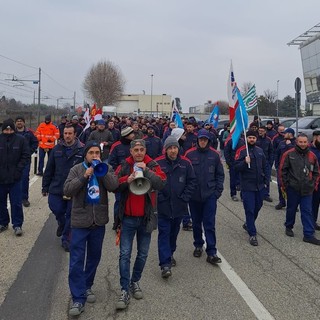 sciopero degli operai in corteo