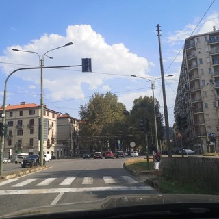 L'incrocio tra Corso Tortona e Corso Belgio con i semafori spenti