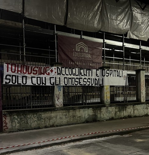 Questa notte i militanti di Avanguardia Torino hanno affisso il manifesto sul cantiere di corso Farini