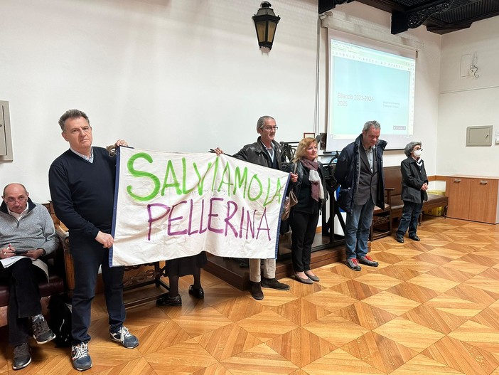 striscioni salviamo la pellerina