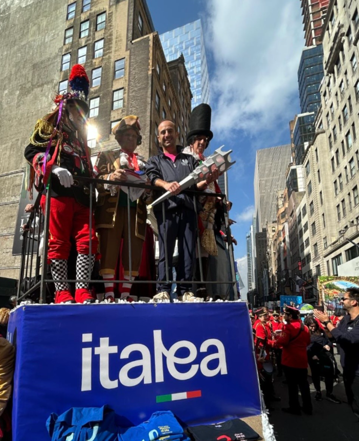 Universiadi, la fiaccola dei Giochi conquista anche la 5th Avenue a New York