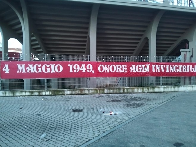 striscione appeso al Filadelfia