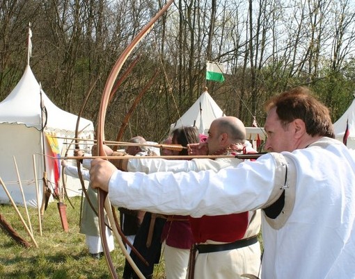 Moncalieri fa un tuffo nel Medioevo con il torneo di tiro con l'arco antico