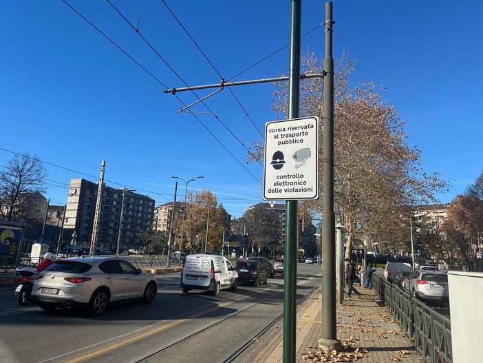 Sulle corsie preferenziali potranno circolare i bus e tram, ma anche taxi ed altri mezzi: i dettagli