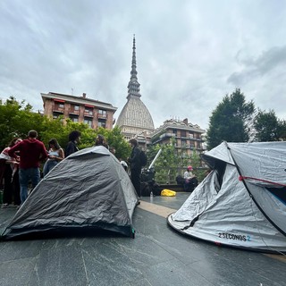 “Studenti-Intifada”: tende davanti a Palazzo Nuovo e al Politecnico