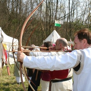 Moncalieri fa un tuffo nel Medioevo con il torneo di tiro con l'arco antico