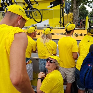 Tour de France tra fiocchi gialli e maglie a pois: a piazza d'Armi, per una volta, sono le biciclette a trionfare [FOTO]