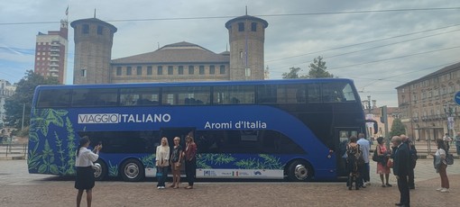 Il tour &quot;Scopri l’Italia che non Sapevi&quot; partito da Torino con la bagna cauda