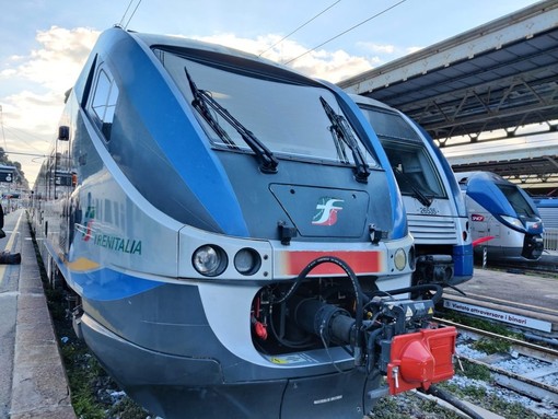 Auto bloccata vicino ai binari e blackout a Trofarello, ritardi oltre l’ora: un’altra giornata di passione per chi viaggia in treno