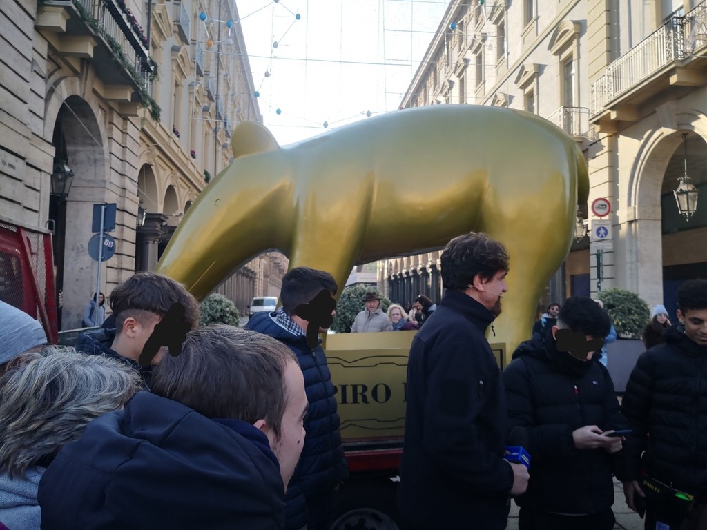 Valerio Staffelli a Torino: un tapiro d'oro gigante per la Juventus