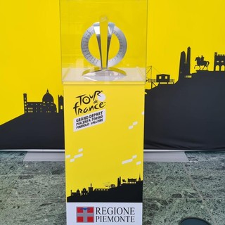 Oggi e domani il trofeo della “Grand Départ” del Tour in mostra al Grattacielo della Regione
