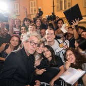 Premio Stella della Mole a Tim Burton: bagno di folla per il regista all'uscita del Museo