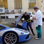 Salvata dal rene trasportato dalla Lamborghini del trasporto organi, il marito ringrazia la Polizia