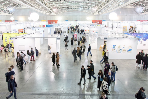 Artissima 2024: tutti i premi e i fondi che saranno assegnati in fiera