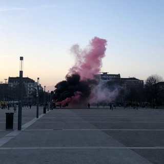 Fumogeni e cori da stadio a piazza d'Armi: si riuniscono gli ultras magrebini