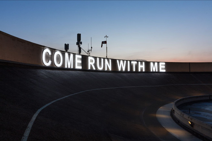 Sulla Pista 500 del Lingotto due nuove installazioni inaugurano la Art Week 2024