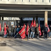 Unipol service, si torna in piazza: anche oggi 8 ore di sciopero con manifestazione davanti alla sede di Torino: “Malessere fuori controllo”