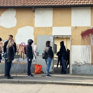 La Cgil torna a denunciare la situazione degli stranieri davanti all'ufficio di corso Verona