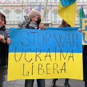 manifestante ucraina per la pace