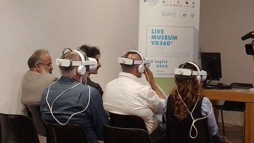 visore realtà virtuale e conferenza 3 luglio