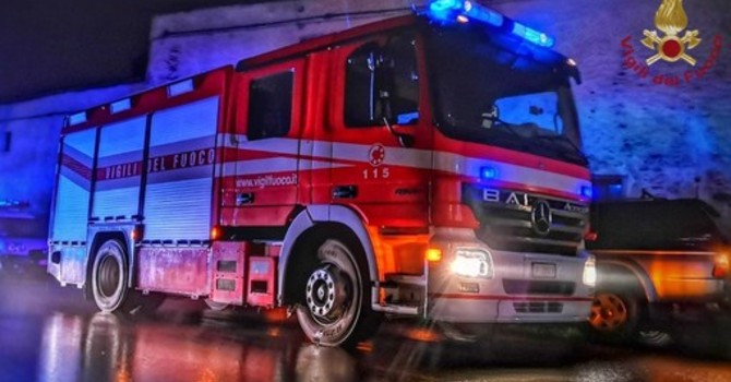 Camion esce di strada sulla Torino-Savona: una persona precipita dal viadotto