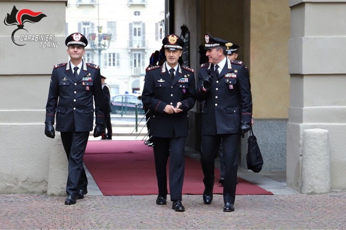 Il generale Galletta in visita al comando regionale dei carabinieri