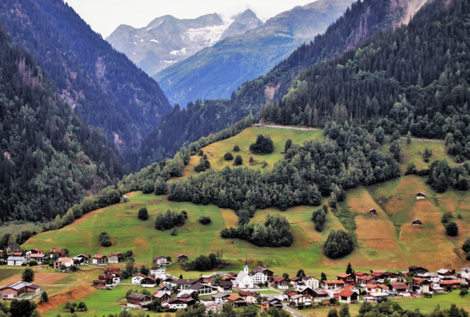 Un sentiero di 700 km con 69 tappe sulle Alpi: così il Piemonte promuove l’outdoor