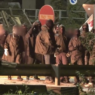 Val di Susa, 11 attivisti No Tav e del centro sociale Askatasuna identificati per gli scontri della scorsa notte [VIDEO]