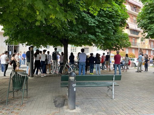 Stop alle auto in via Coazze e via Baltea. E anche le strade davanti a 4 scuole di Torino diventano pedonali